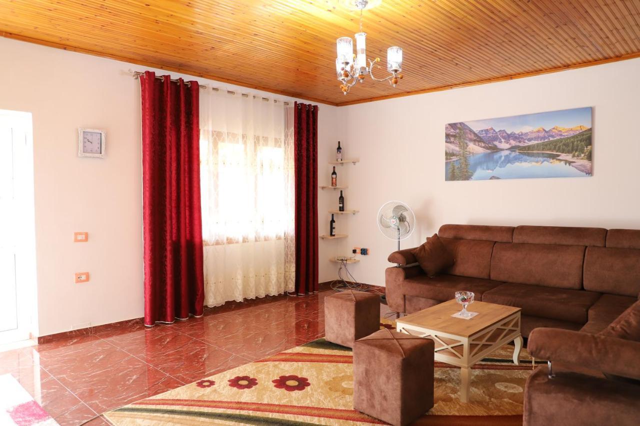 Villa Rexho Berat Exteriör bild